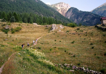 Hiking through the Mercantour National Park